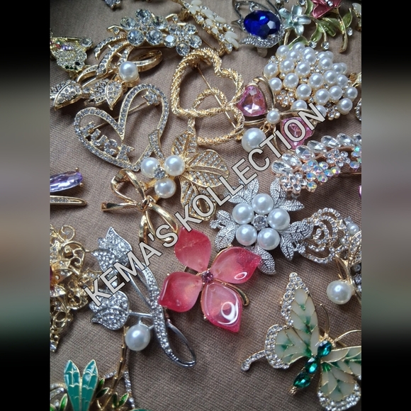 Randomly Assorted Brooch Bundle - Picture 3 of 4